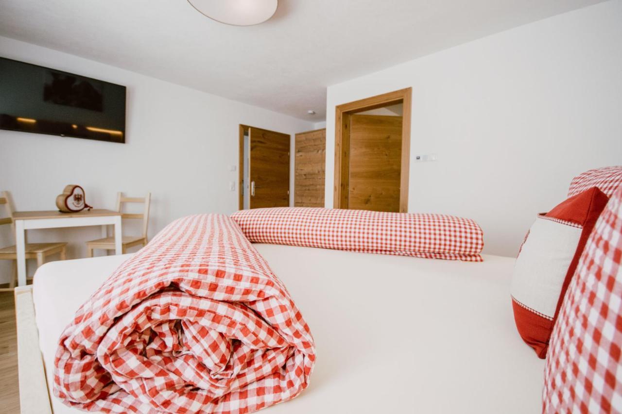 Nedererhof - Zimmer Alpenrose Mit Gemeinschaftskueche Schmirn 外观 照片